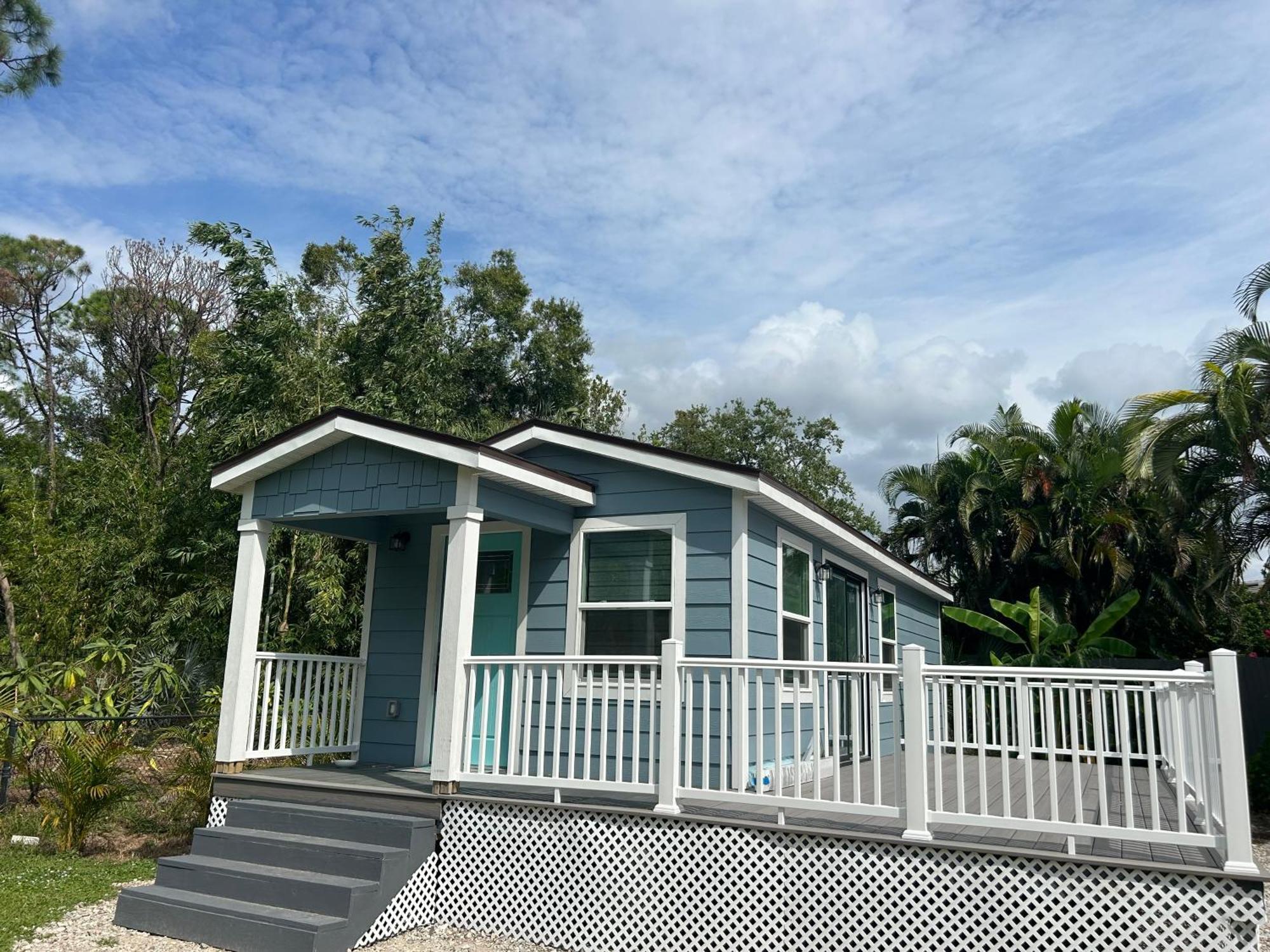 Perfect Getaway-Lovely Cottage House- Near Beaches Nokomis Buitenkant foto